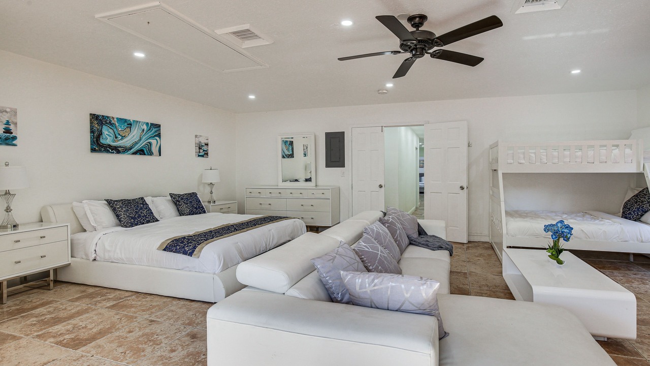 Photo of Bedroom in Coral Springs