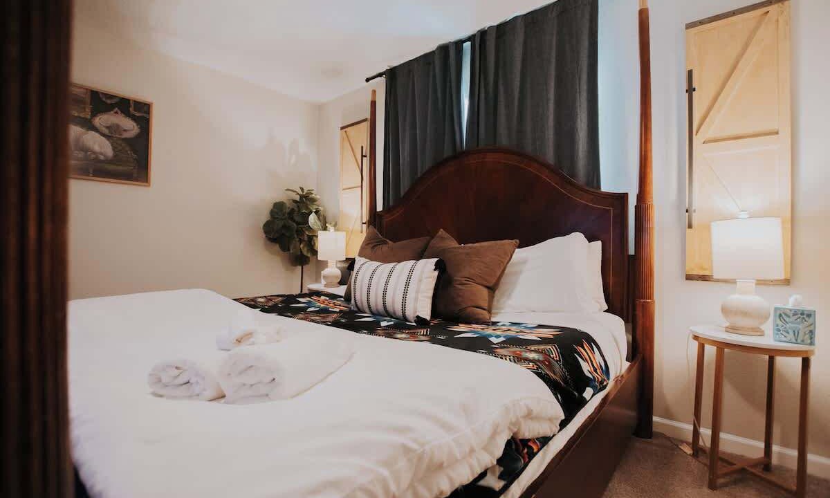 Photo of Bedroom in Pat Hurley