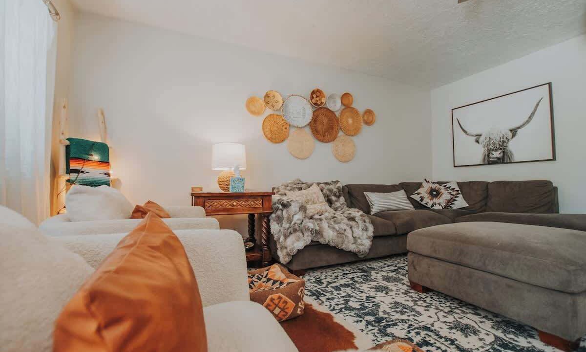 Photo of Livingroom in Pat Hurley