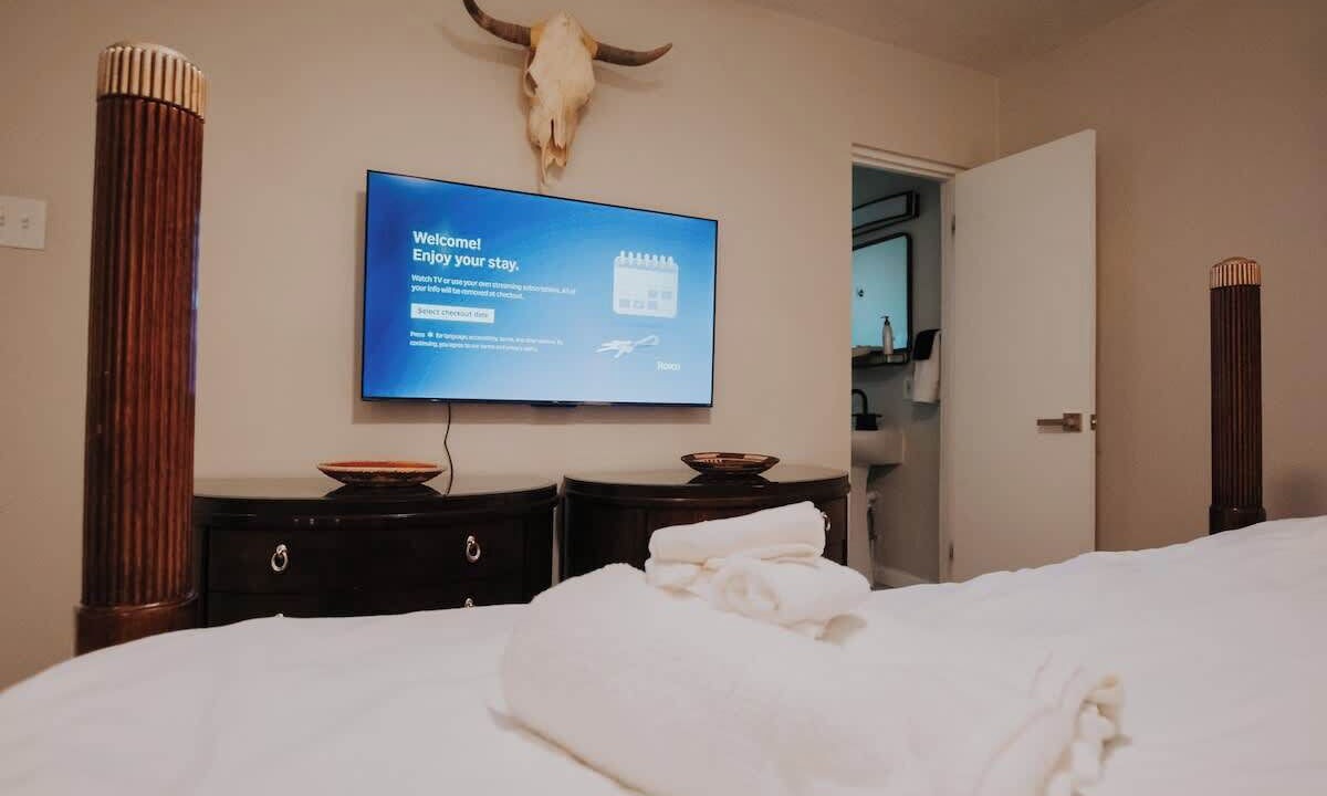 Photo of Bedroom in Pat Hurley
