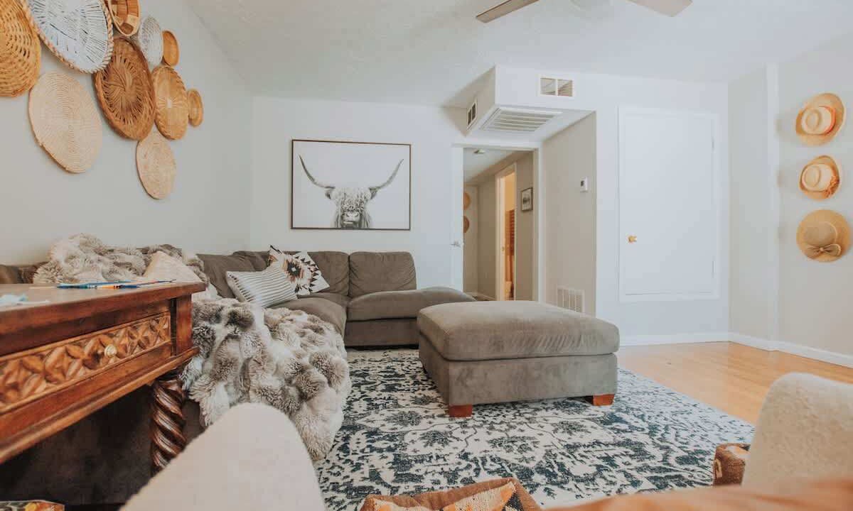 Photo of Livingroom in Pat Hurley