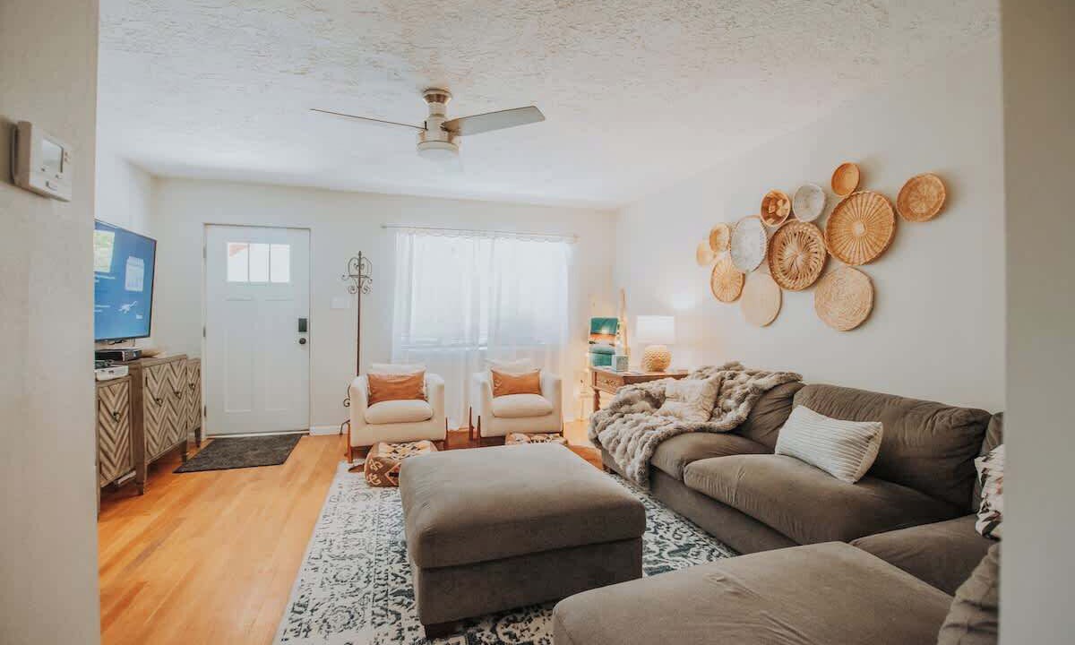 Photo of Livingroom in Pat Hurley
