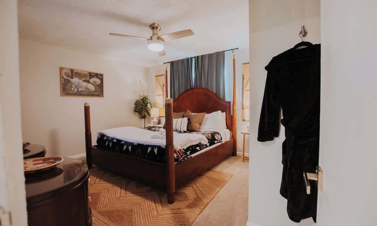 Photo of Bedroom in Pat Hurley