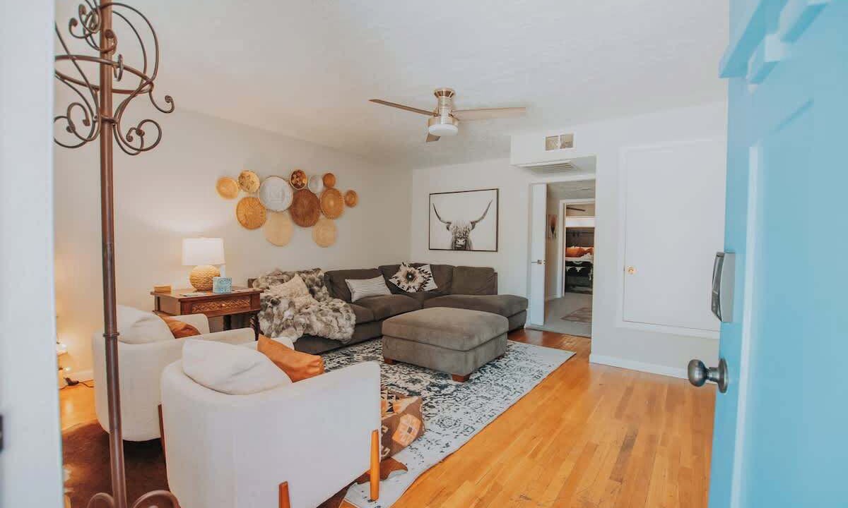 Photo of Livingroom in Pat Hurley