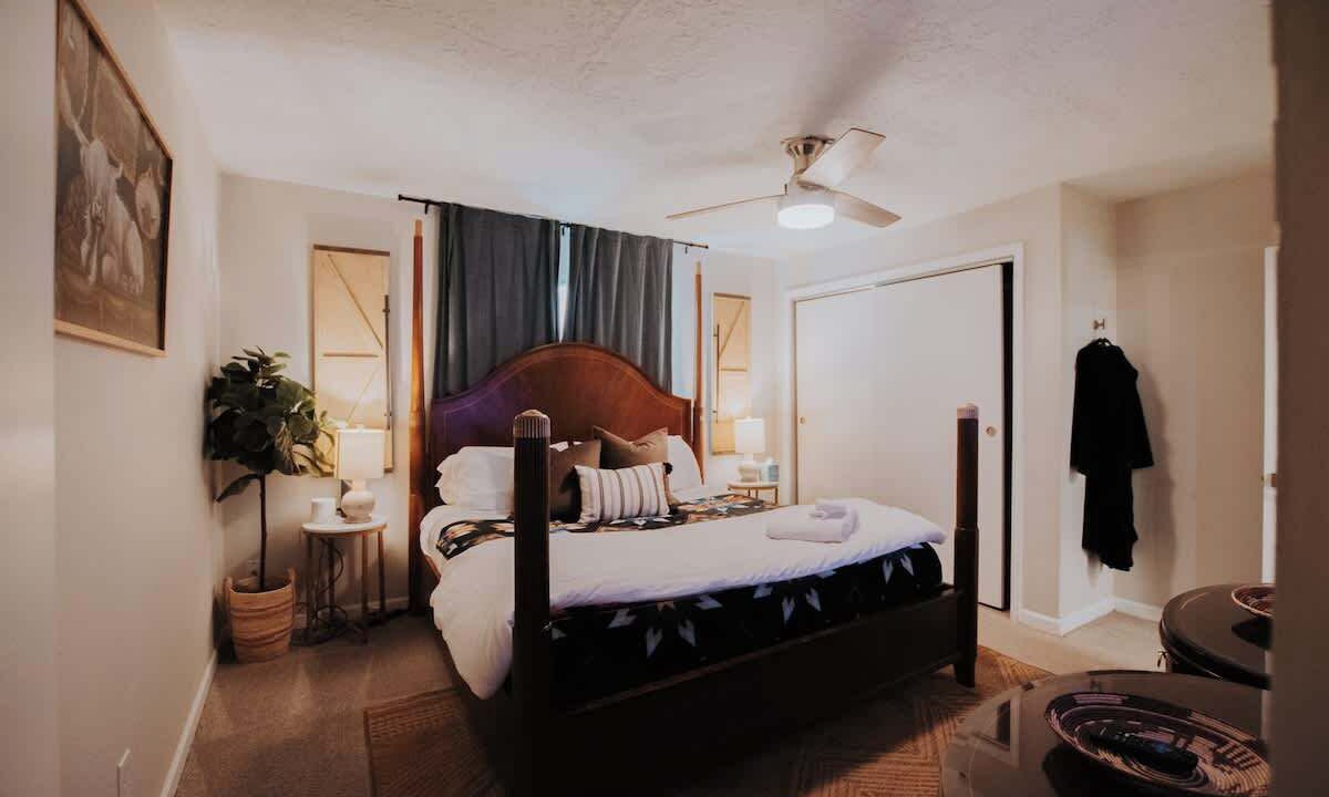 Photo of Bedroom in Pat Hurley