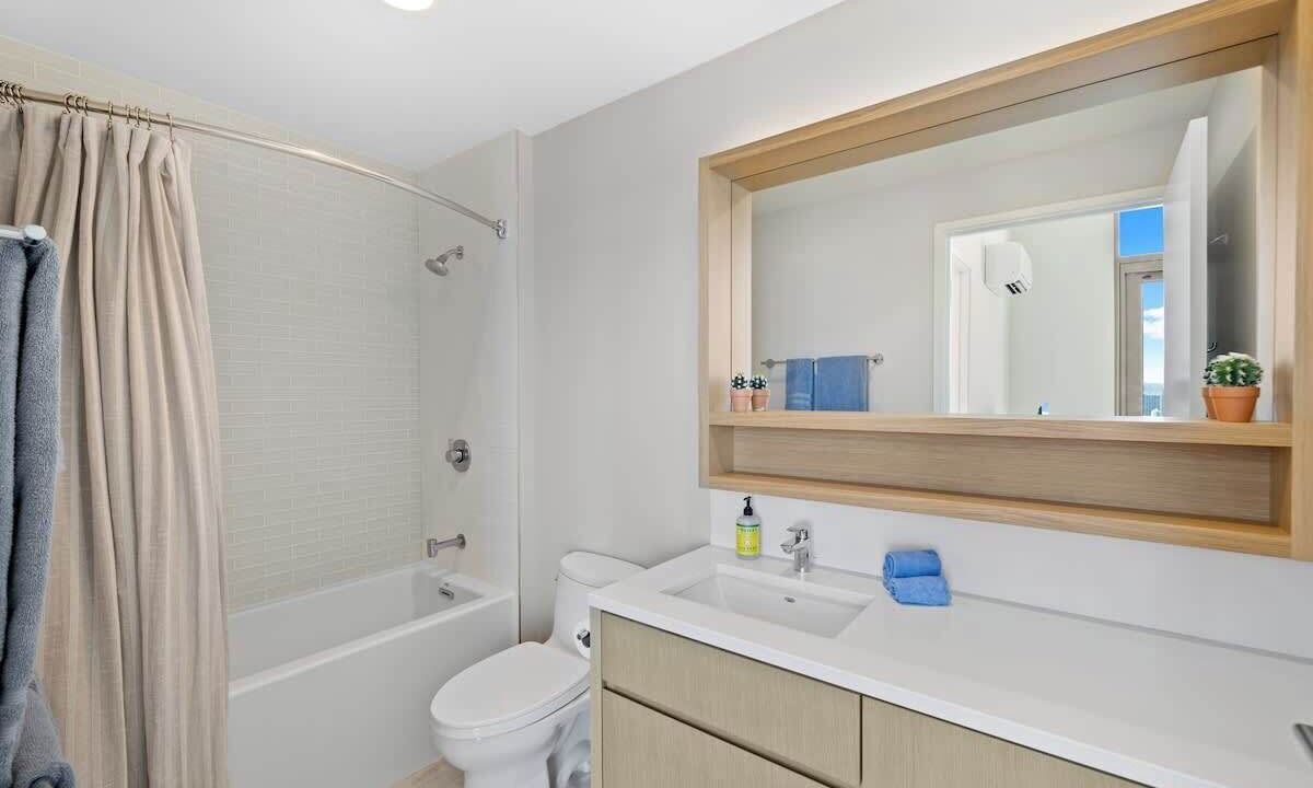 Photo of Bathroom in Ala Moana