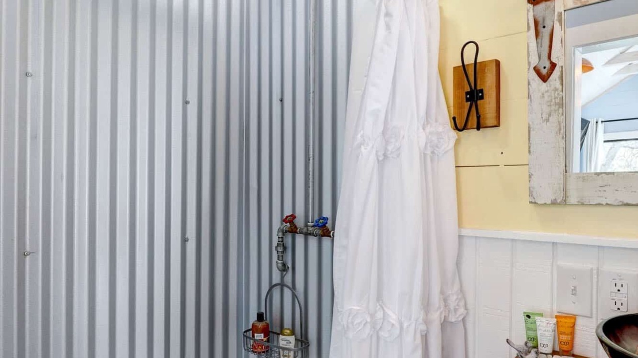Photo of Bathroom in Hondo