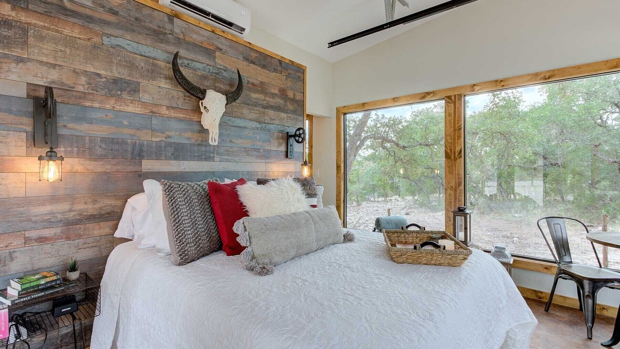 Photo of Bedroom in Hondo