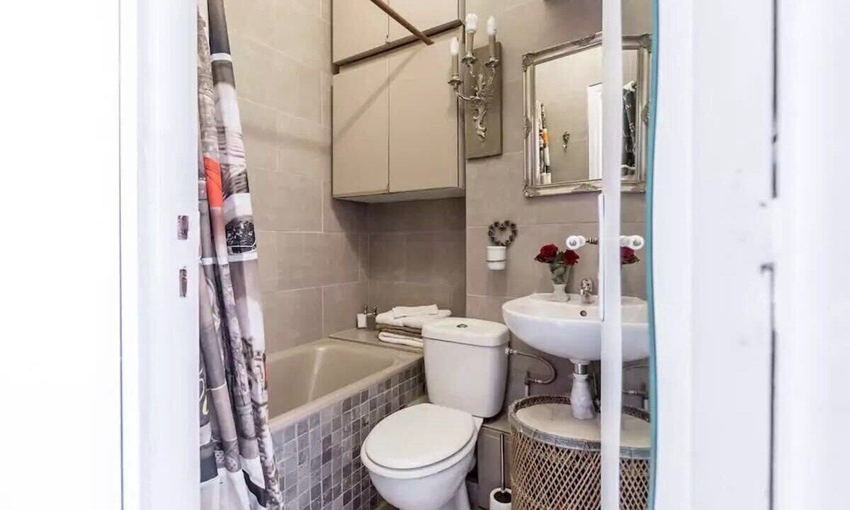 Photo of Bathroom in Saint-Merri