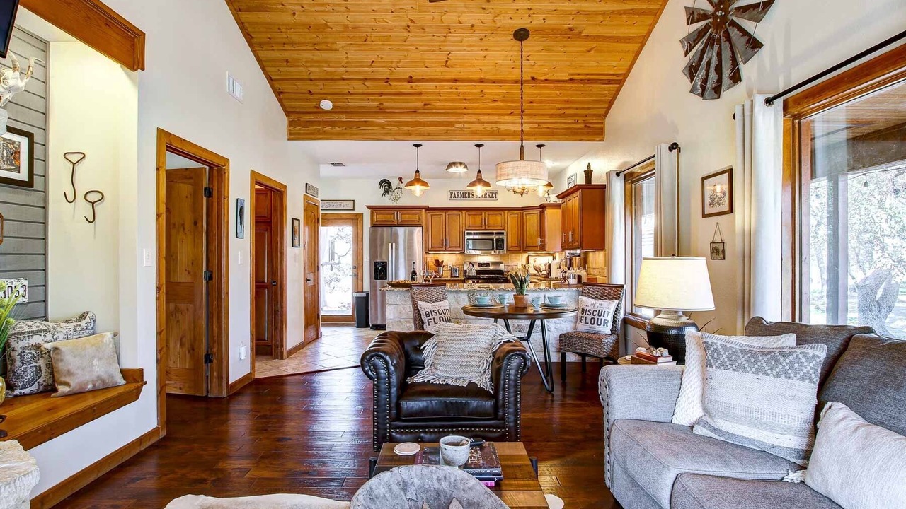 Photo of Livingroom in Hondo