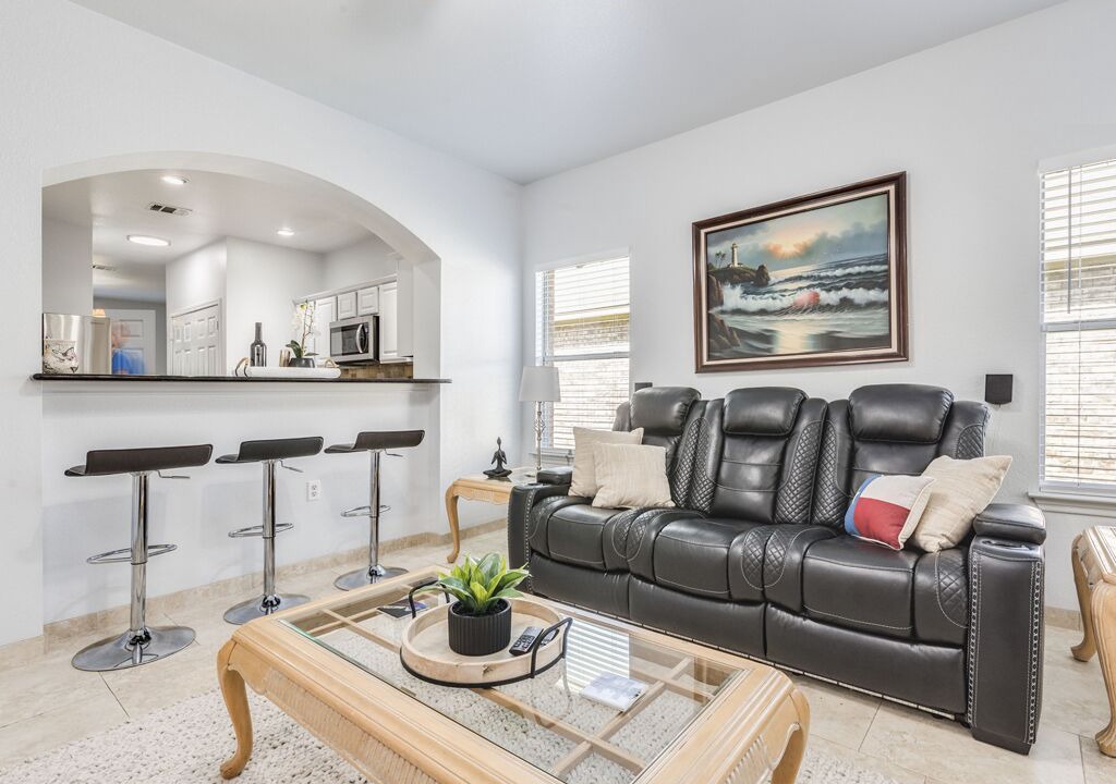 Photo of Livingroom in Pioneer Crossing