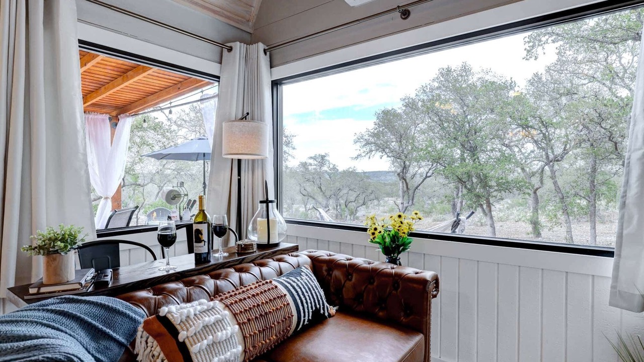 Photo of Livingroom in Hondo