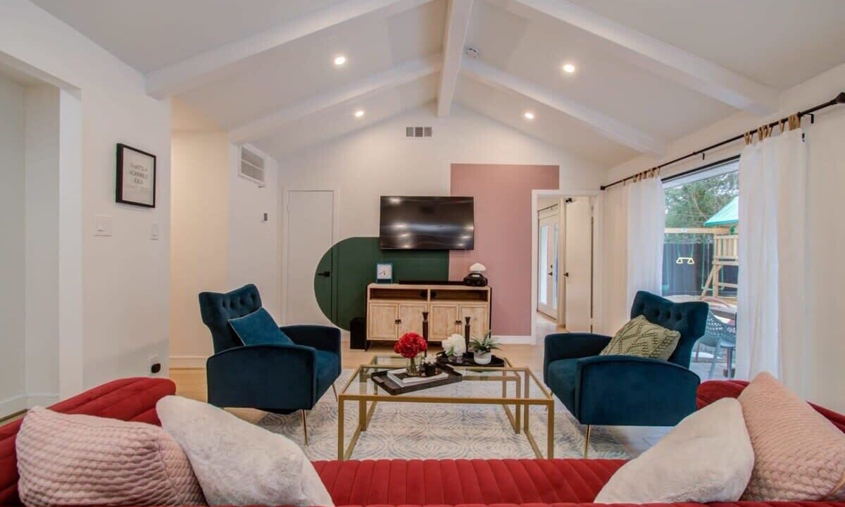 Photo of Livingroom in Spring Branch Central