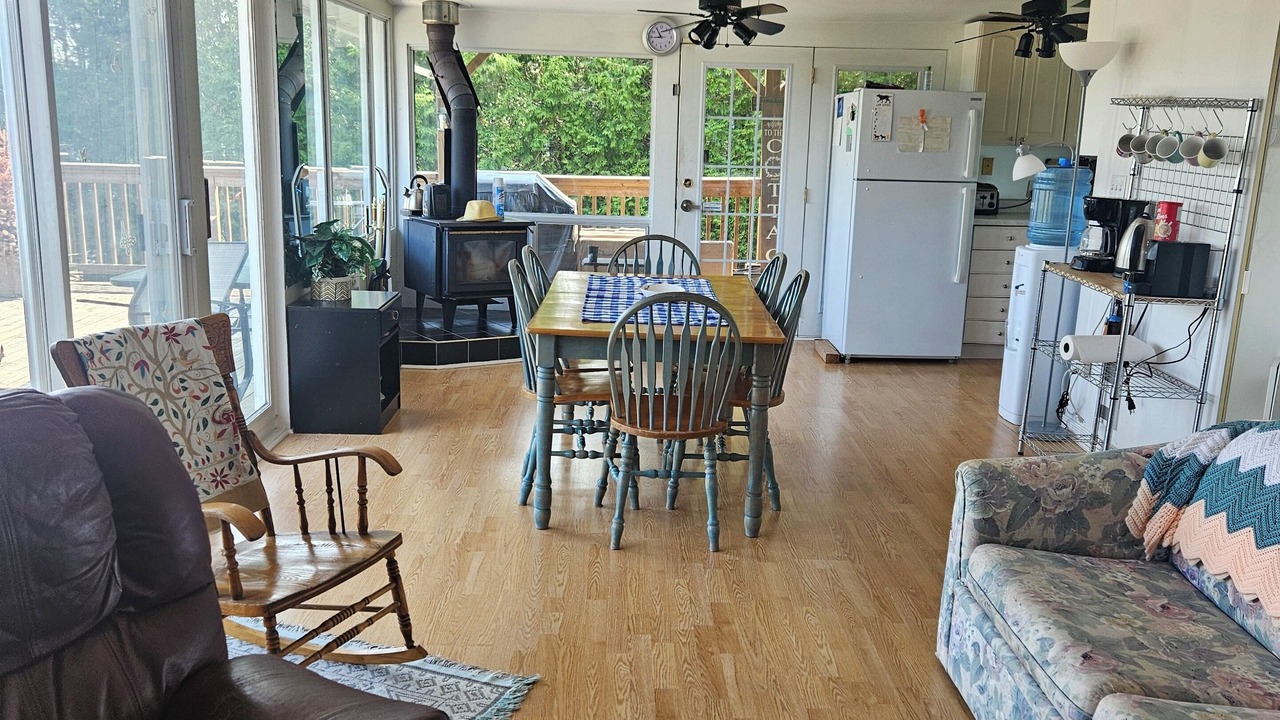 Photo of Livingroom in Campbellford