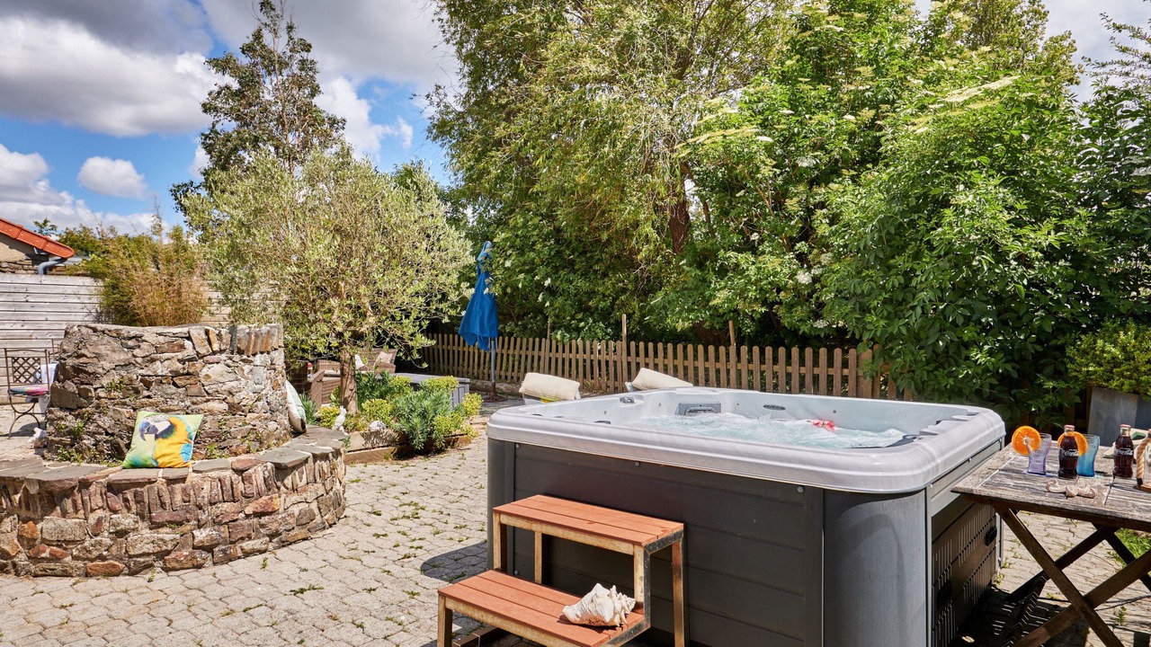 Photo of Others in Surville