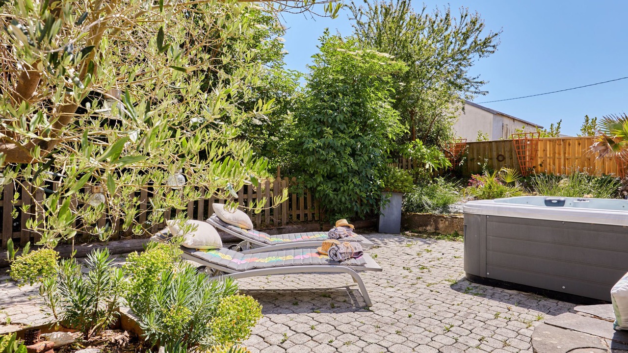 Photo of Outdoor in Surville