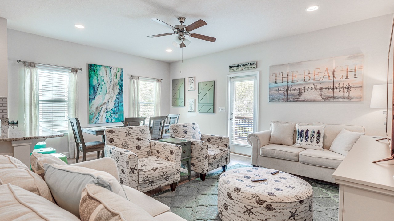 Photo of Livingroom in Thomas Drive