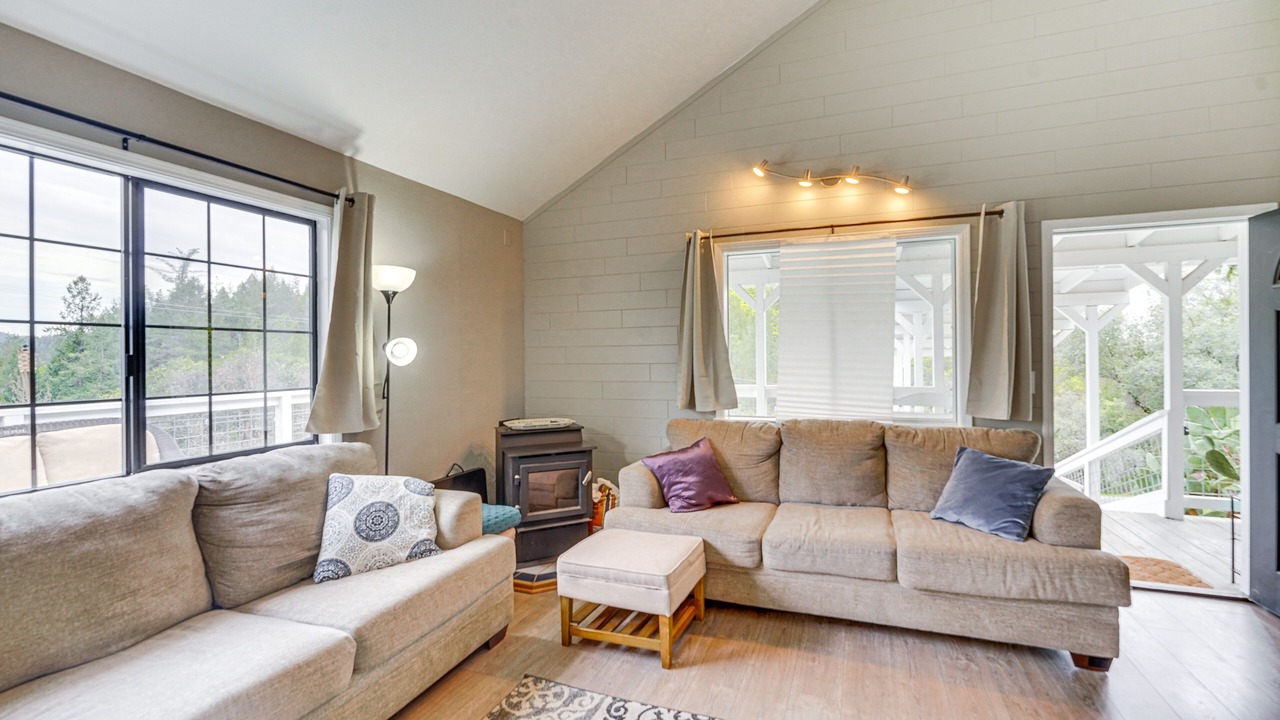 Photo of Livingroom in Iowa Hill