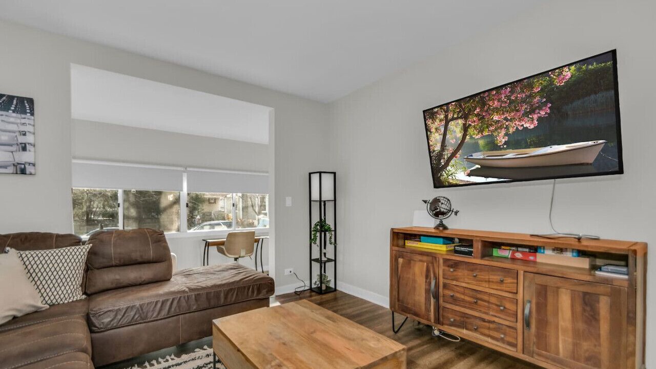 Photo of Livingroom in North Center