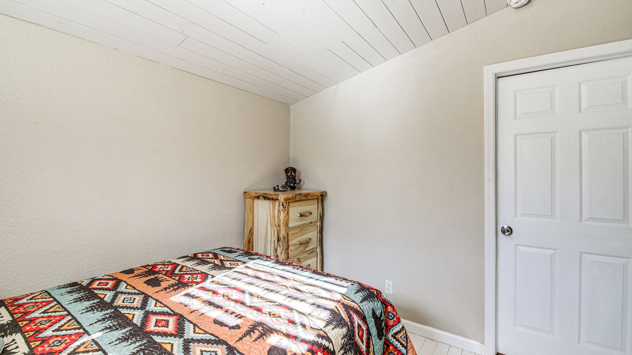 Photo of Bedroom in Kodak