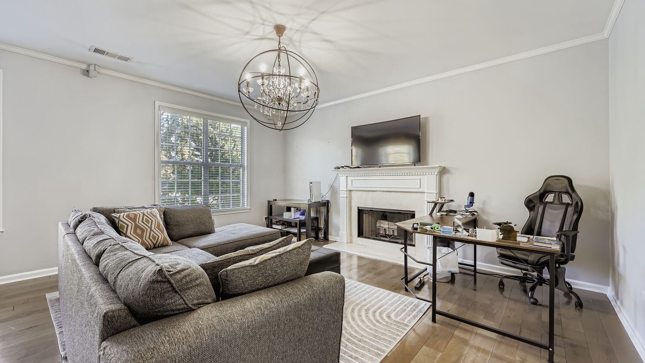 Photo of Livingroom in Tucker