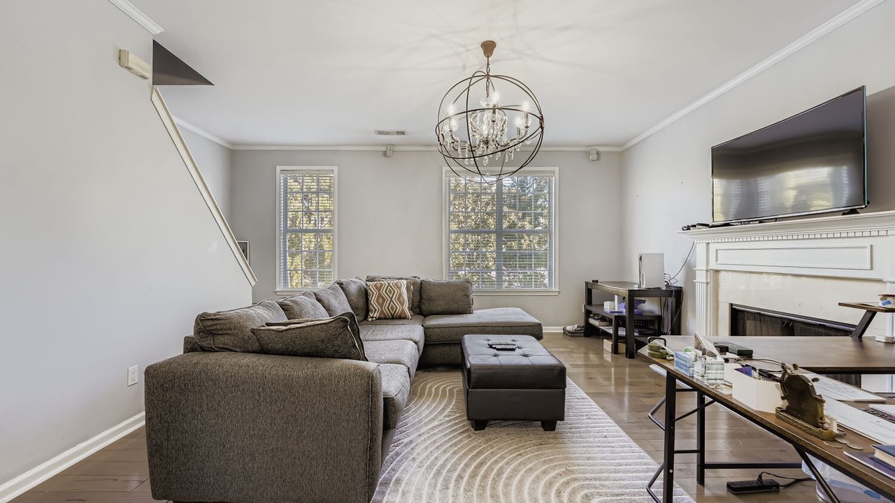Photo of Livingroom in Tucker