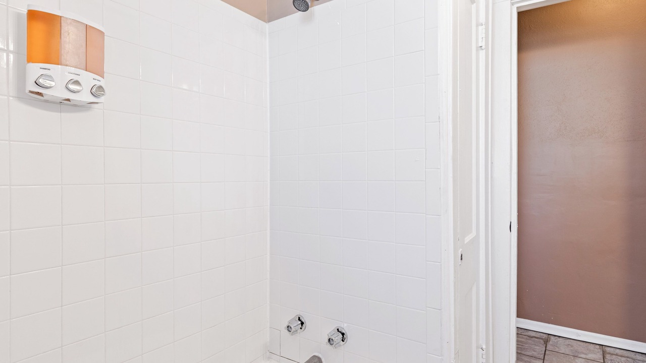 Photo of Bathroom in Lindenwood Park