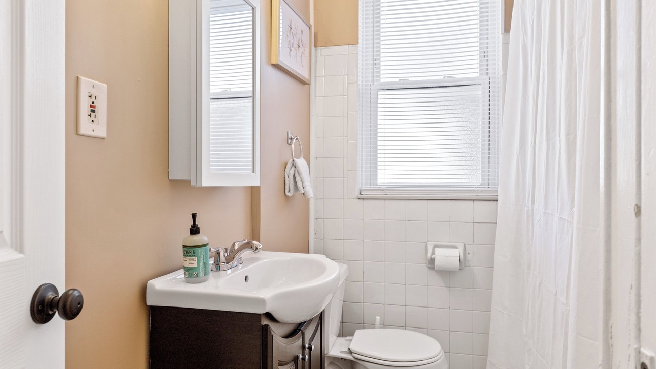 Photo of Bathroom in Lindenwood Park