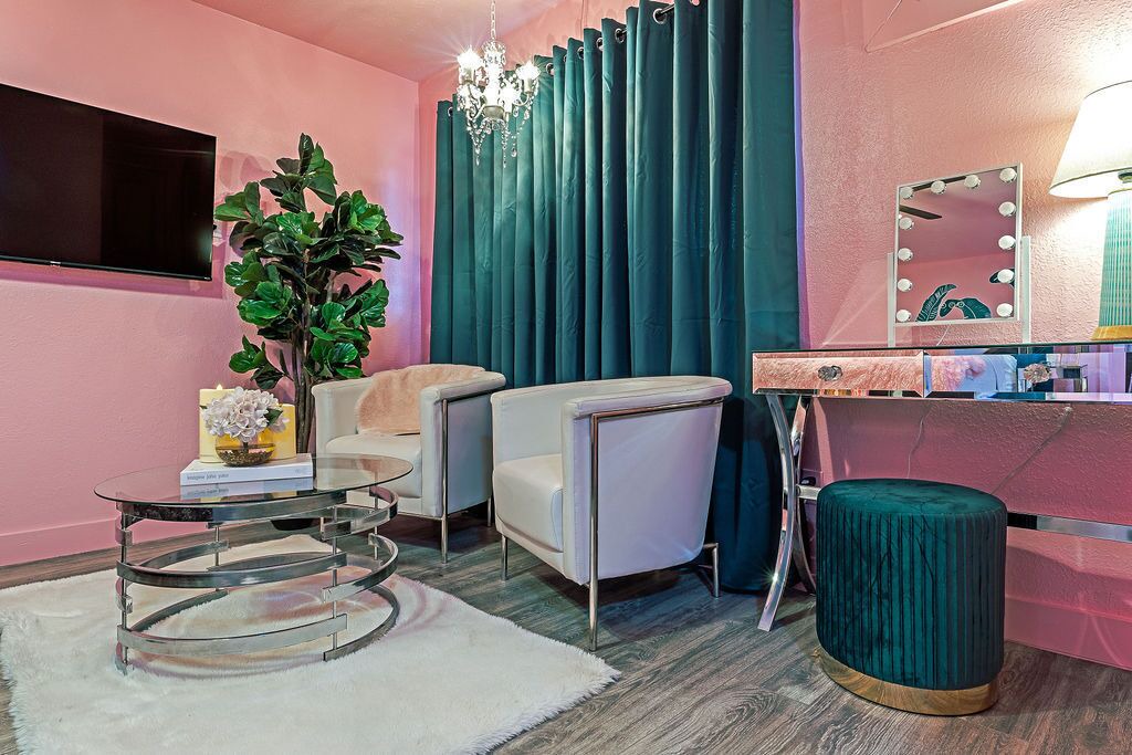 Photo of Livingroom in Neartown