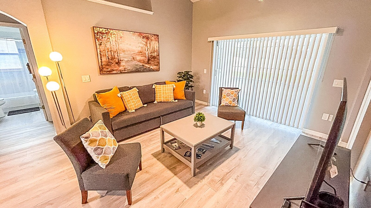 Photo of Livingroom in Eagle Pointe South
