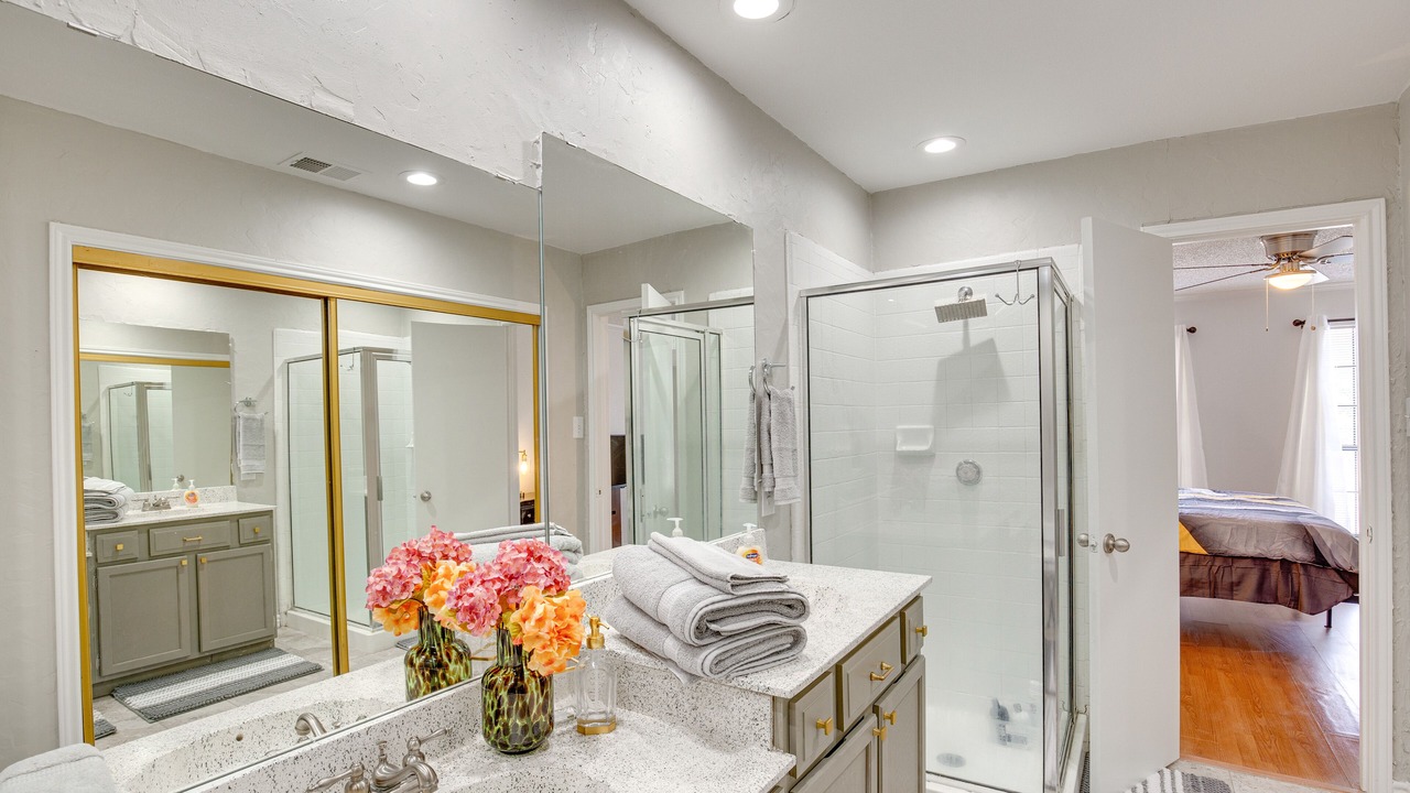 Photo of Bathroom in North Central Carrollton