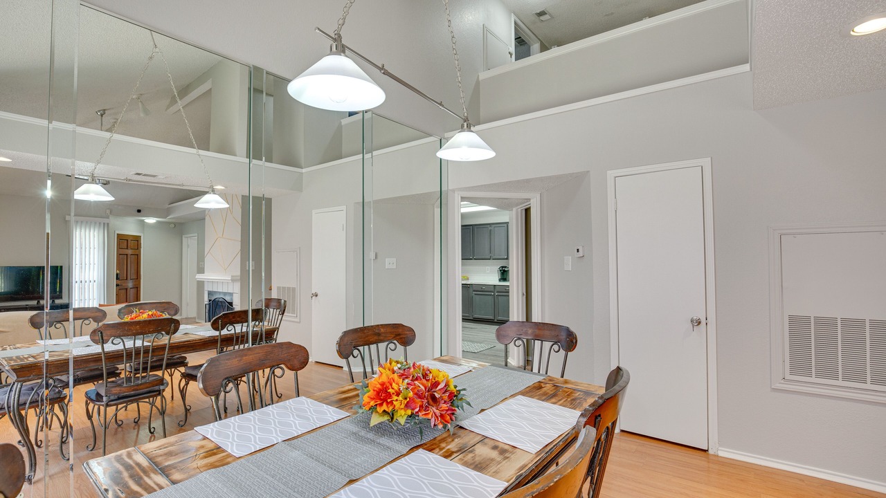 Photo of Livingroom in North Central Carrollton