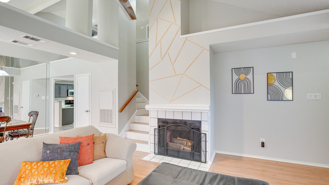 Photo of Livingroom in North Central Carrollton