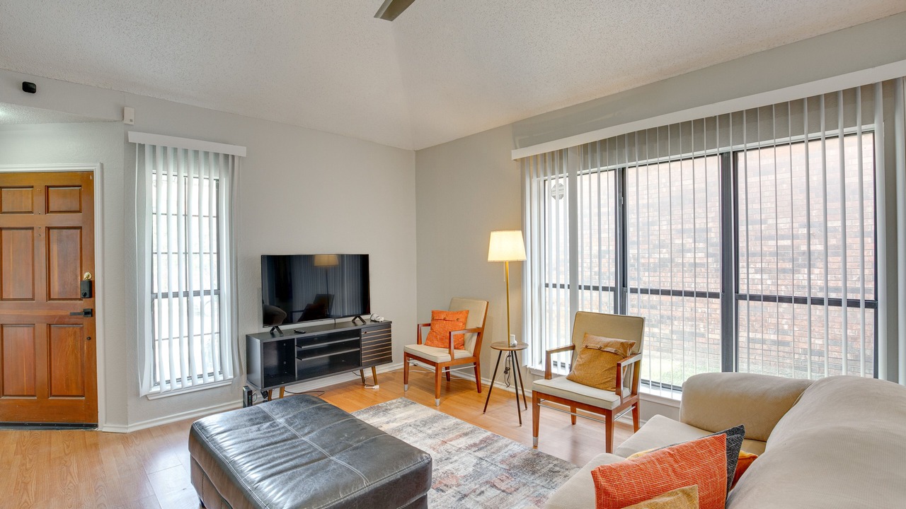 Photo of Livingroom in North Central Carrollton