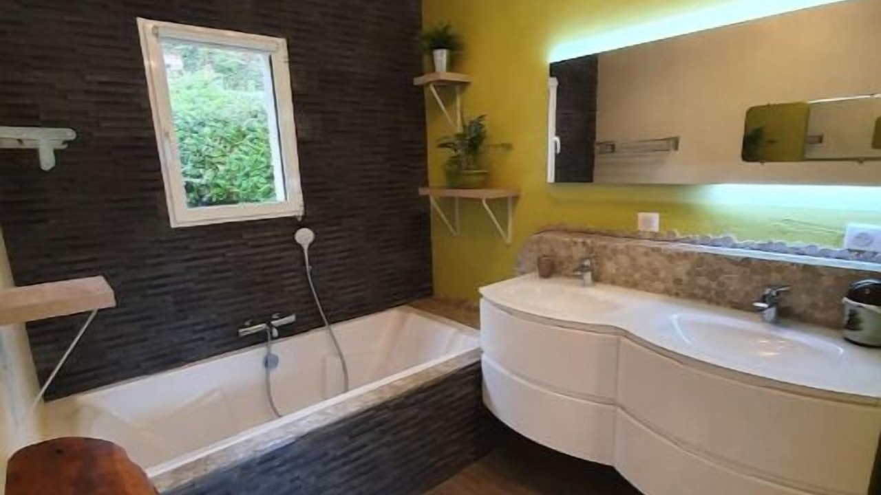 Photo of Bathroom in Moirax