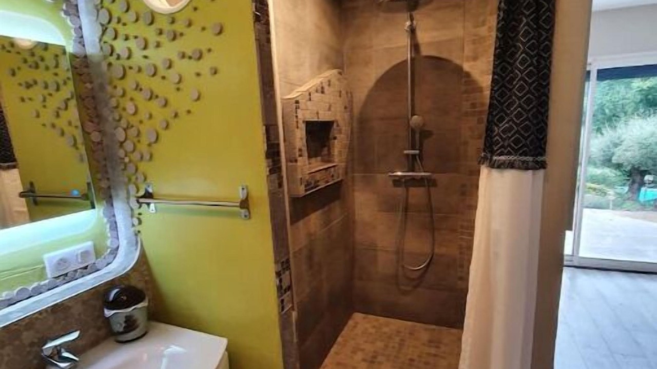 Photo of Bathroom in Moirax