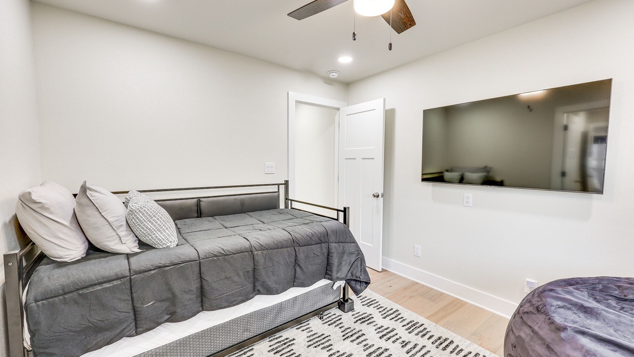 Photo of Bedroom in Lake Hamilton
