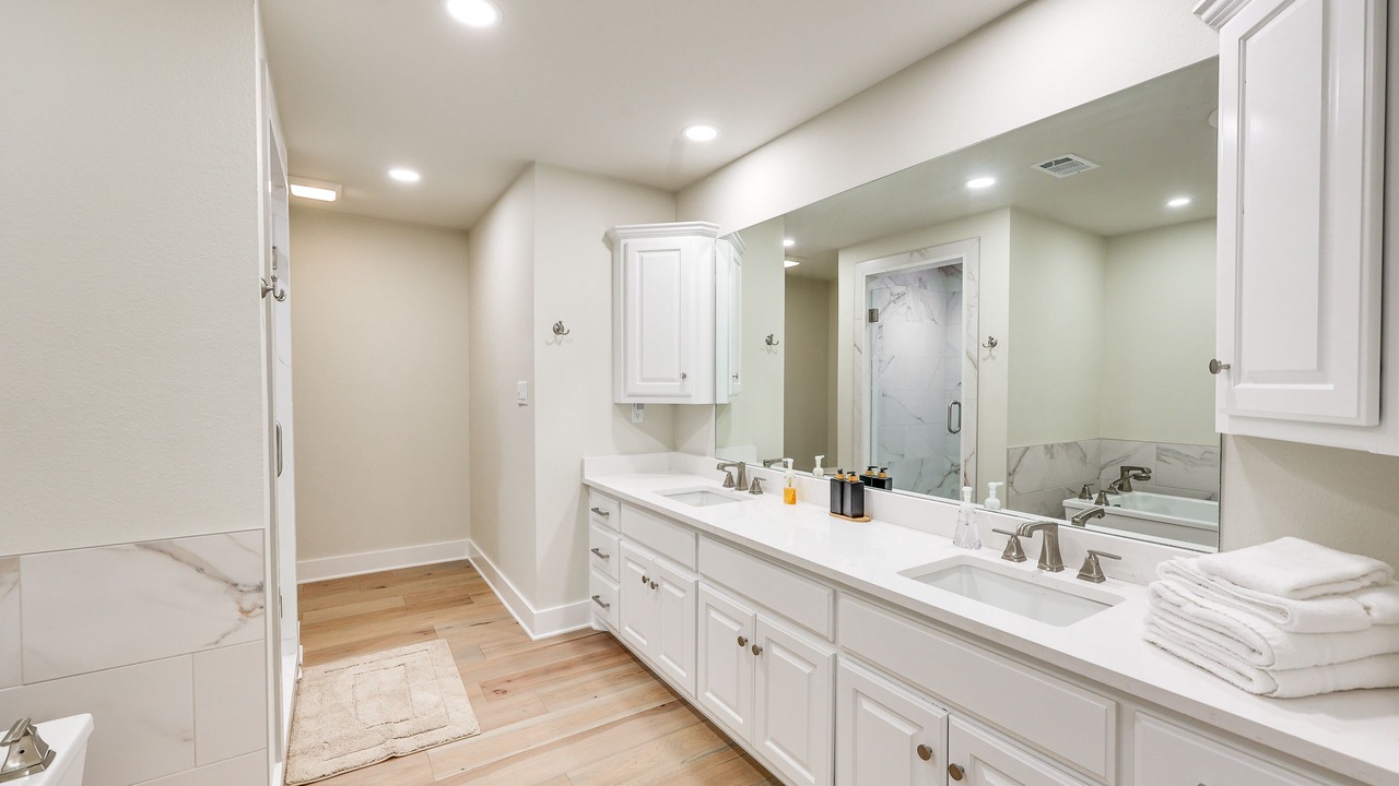 Photo of Bathroom in Lake Hamilton
