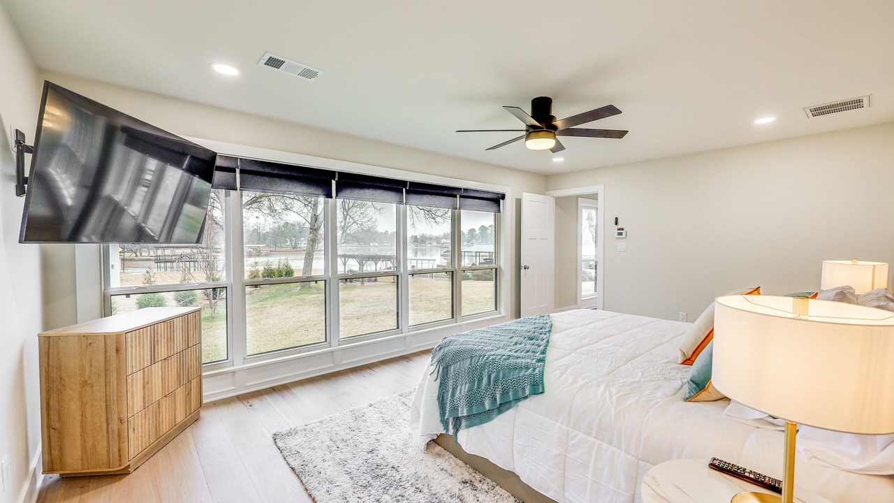 Photo of Bedroom in Lake Hamilton