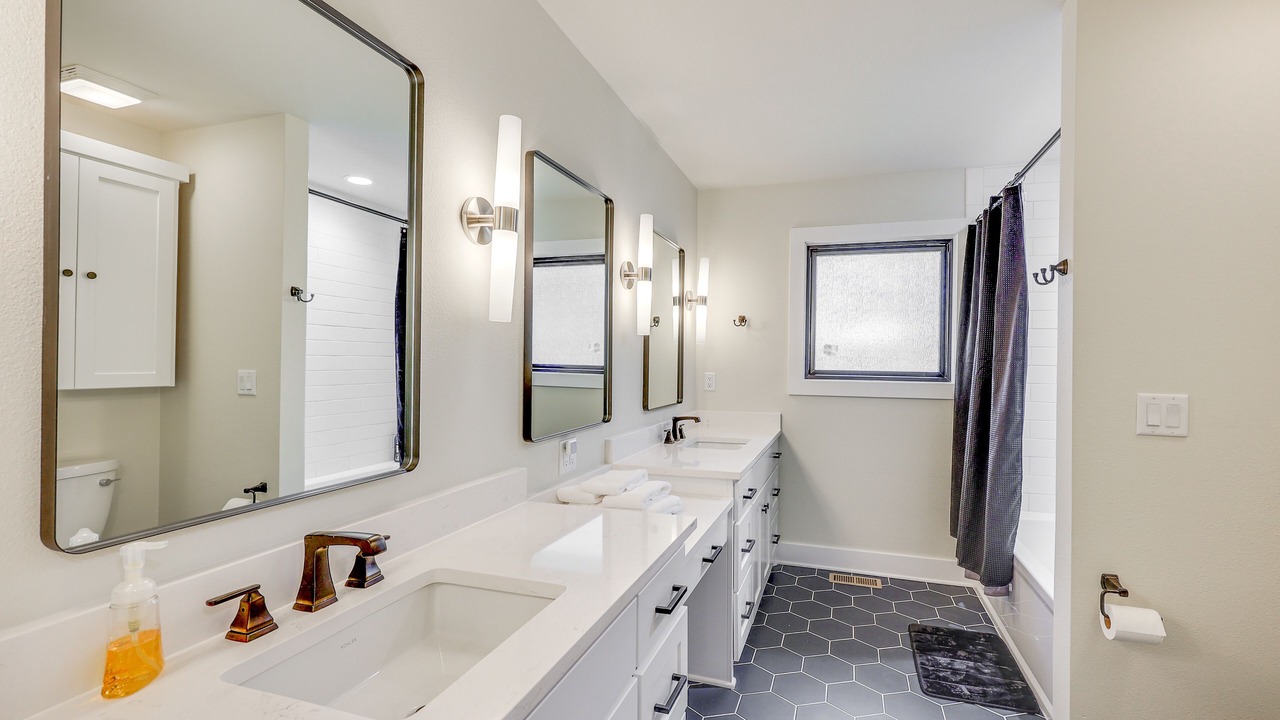 Photo of Bathroom in Lake Hamilton
