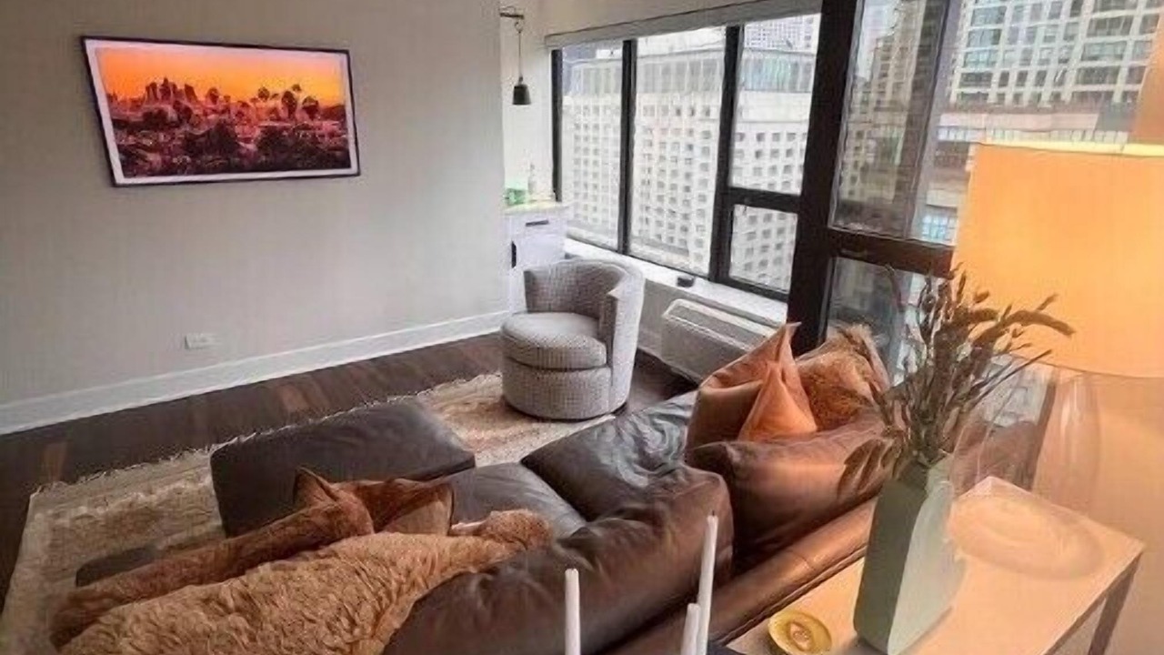 Photo of Livingroom in Near North Side