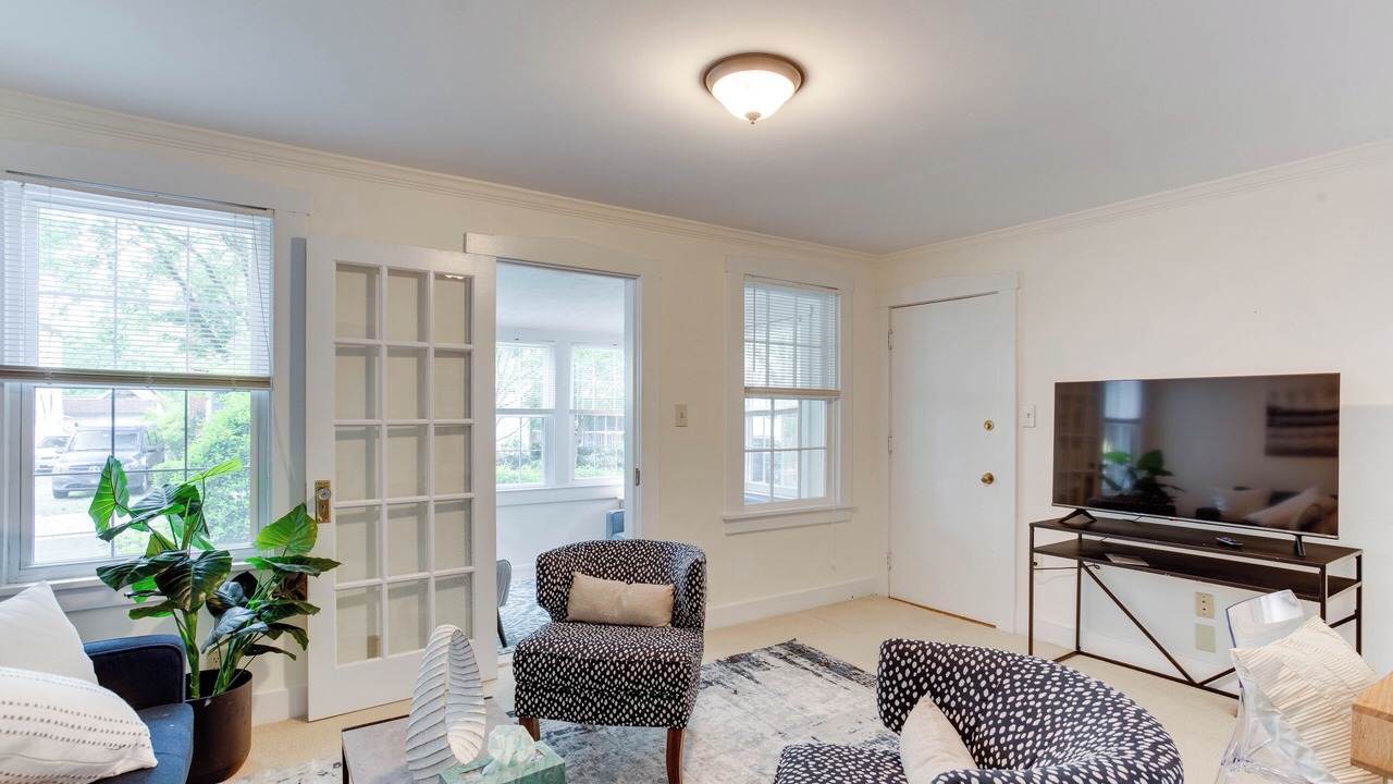 Photo of Livingroom in Potomac West