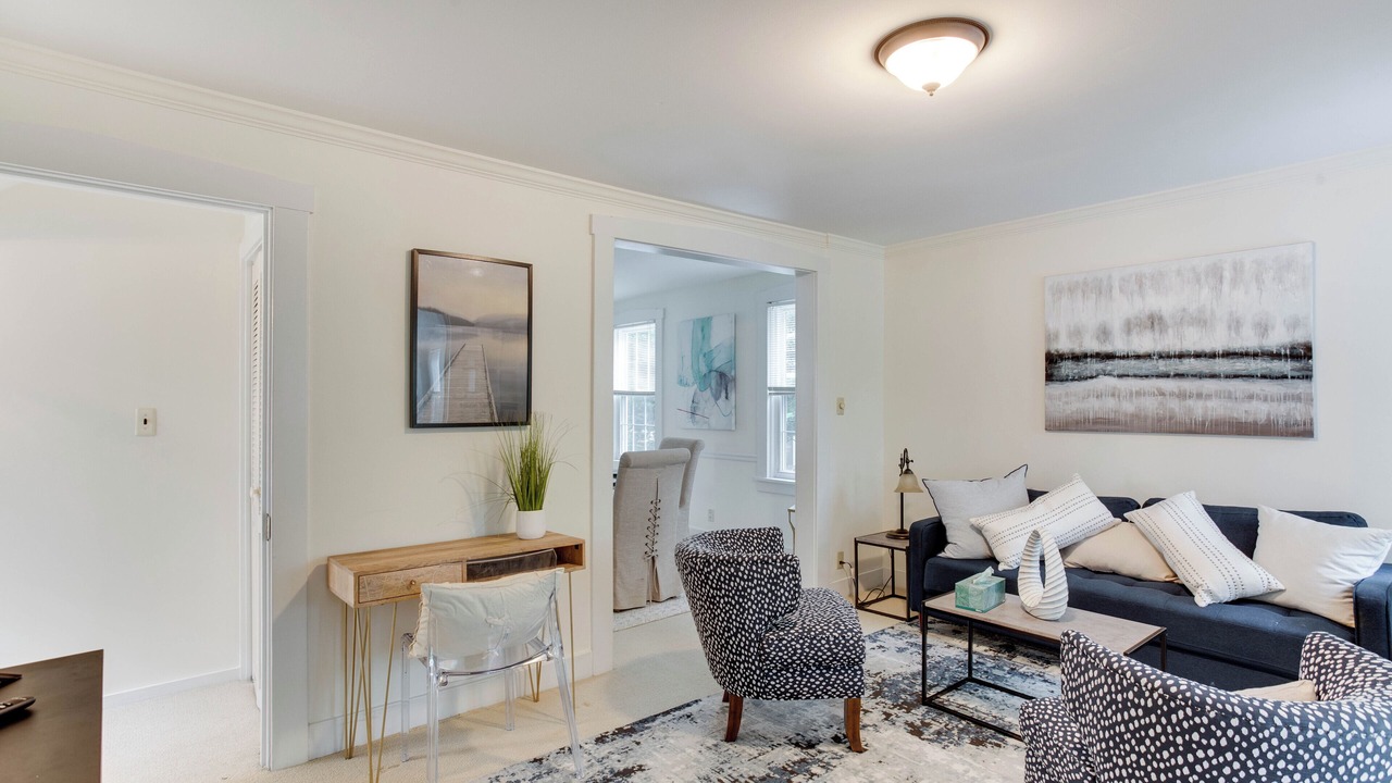 Photo of Livingroom in Potomac West