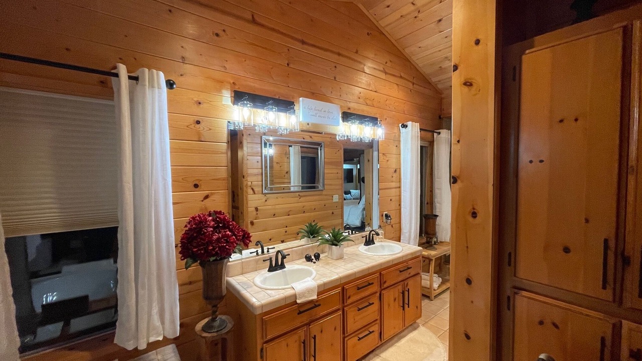Photo of Bathroom in Apple Hill