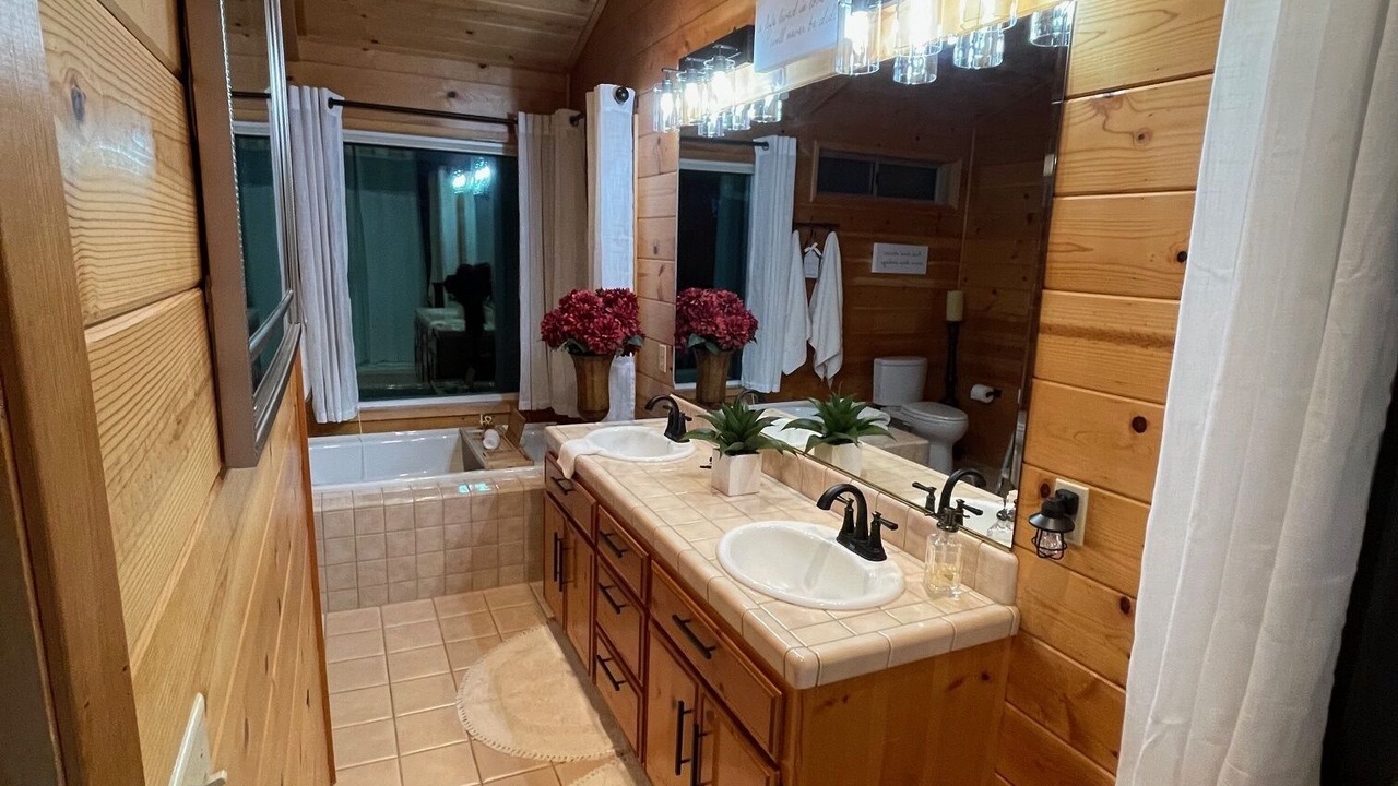 Photo of Bathroom in Apple Hill