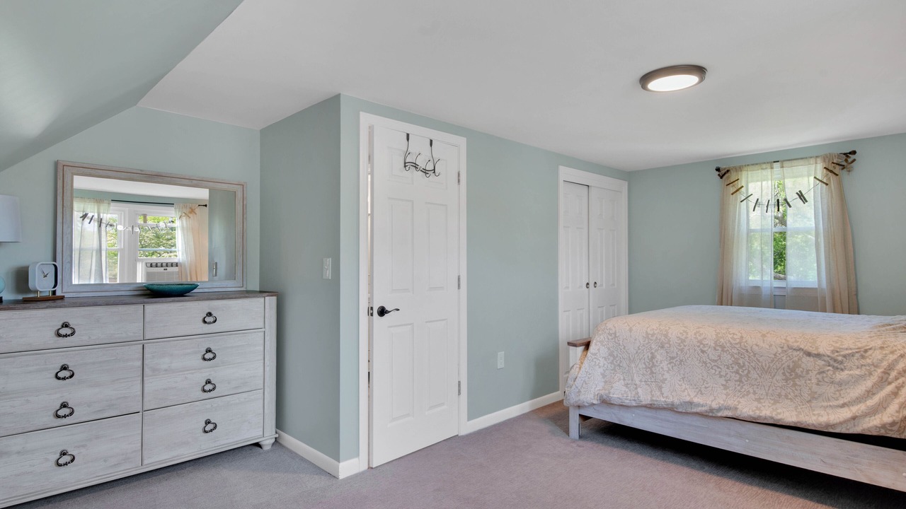 Photo of Bedroom in Old Saybrook