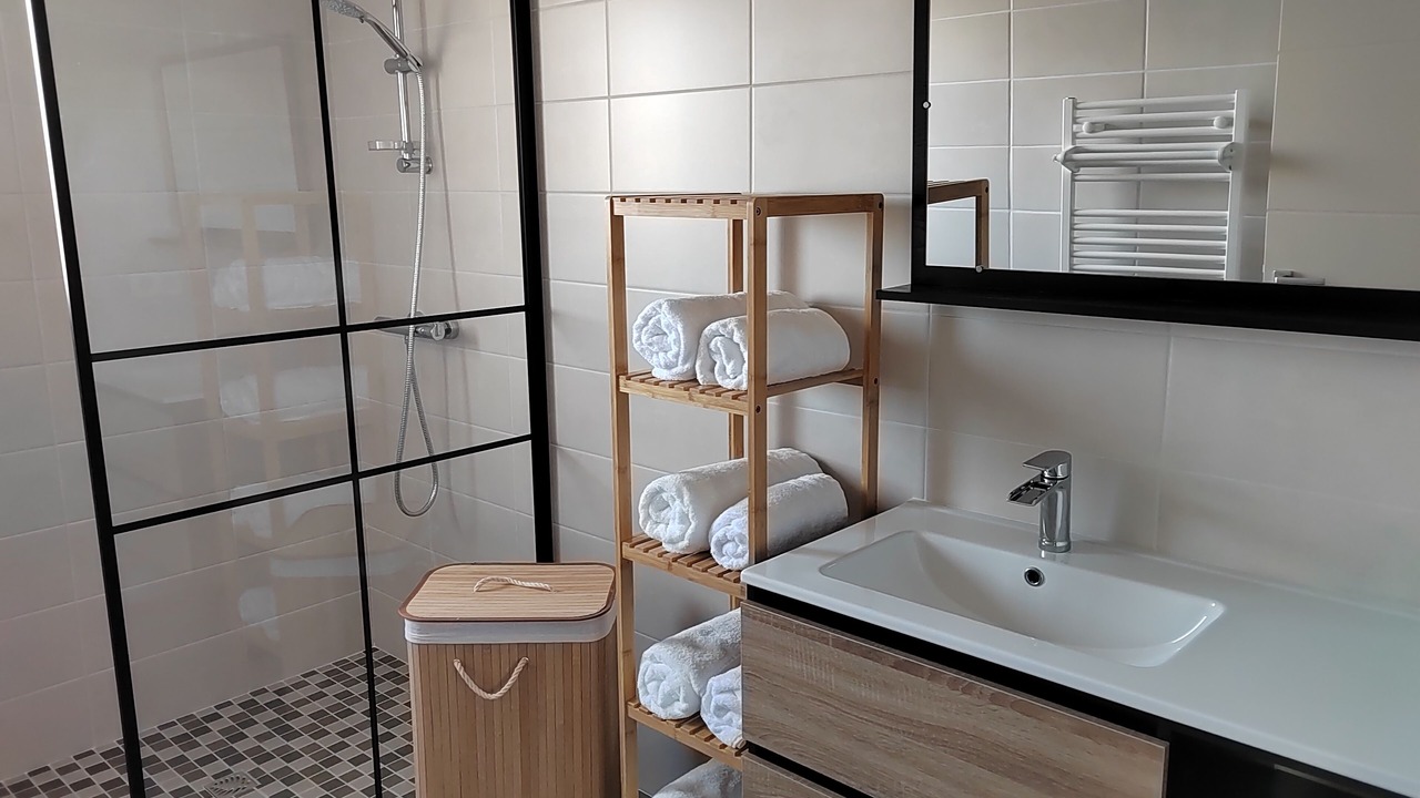 Photo of Bathroom in Montholon