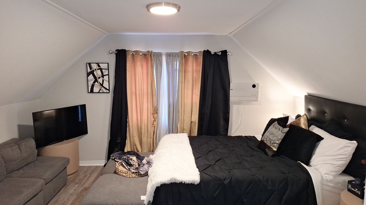 Photo of Bedroom in Midway