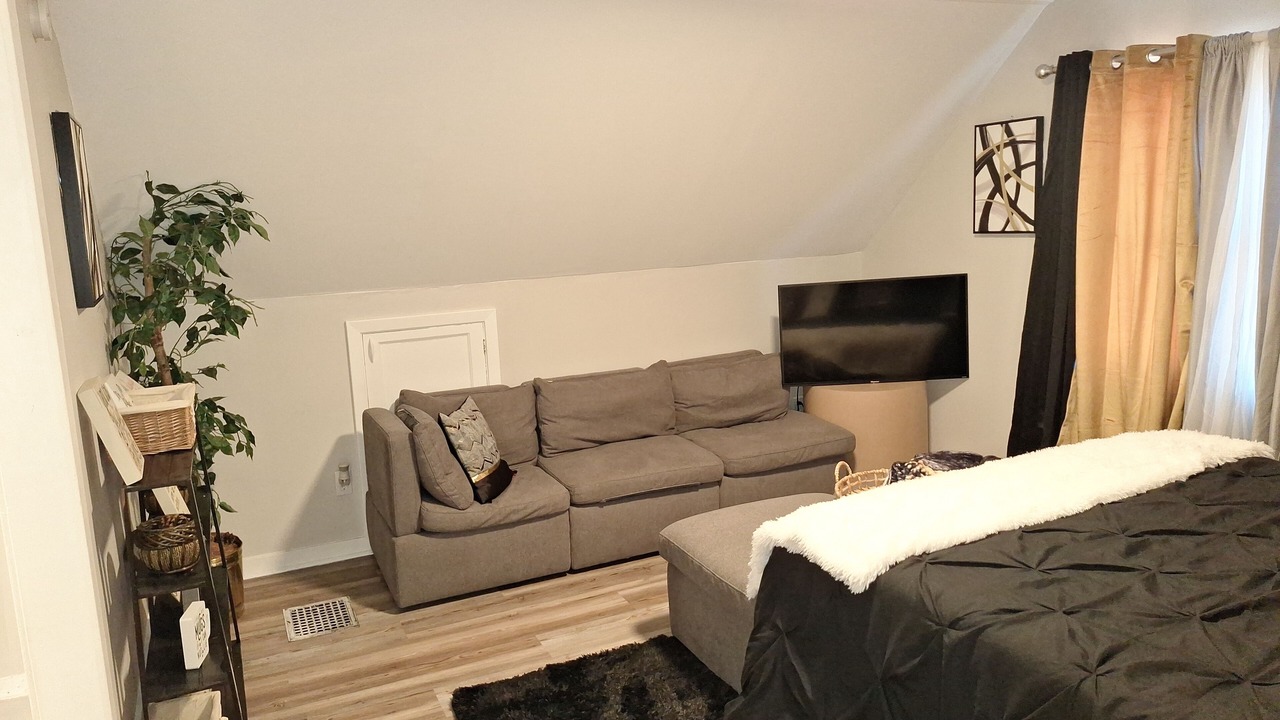Photo of Bedroom in Midway