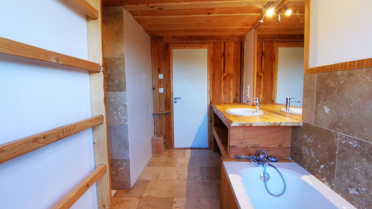 Photo of Bathroom in Roquevidal